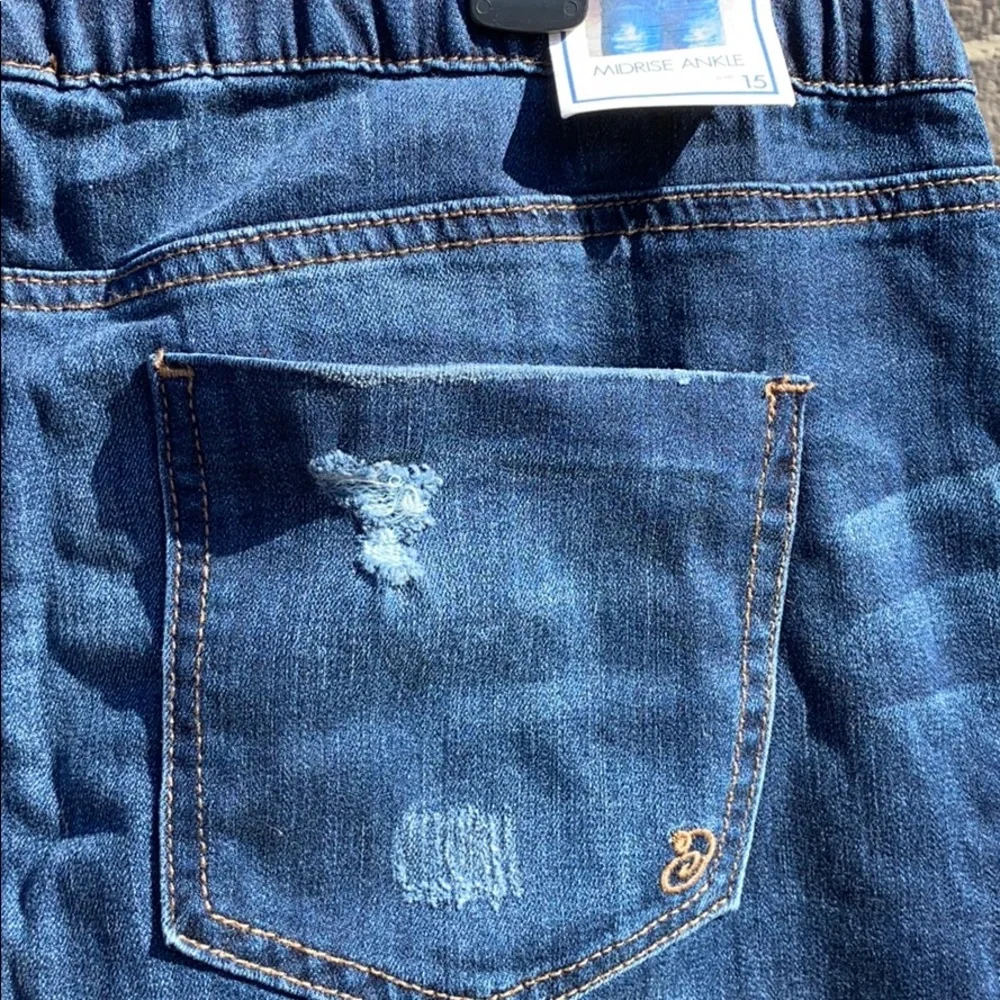 NWT Juniors’ Indigo Rein Mid-Rise Pull-On Jeggings